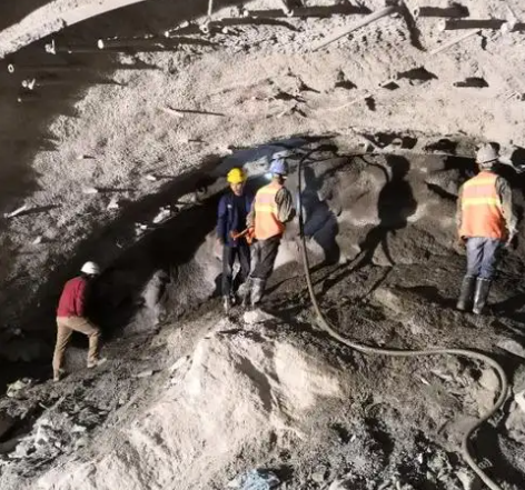 华坪拱顶带模注浆料的施工流程及注意事项